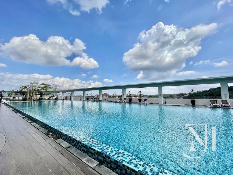 Amerin 2br View Family #8 Apartment *